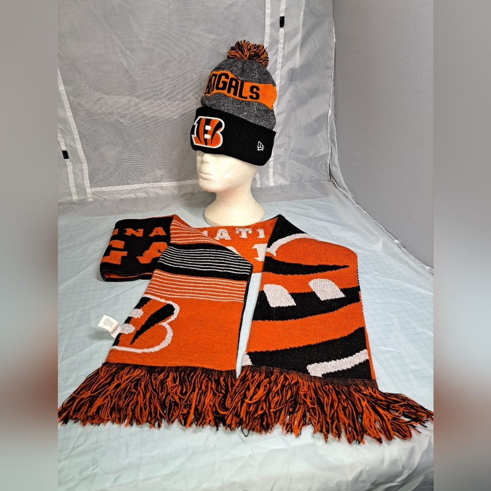 Cincinnati Bengals Hat and Scarf Set